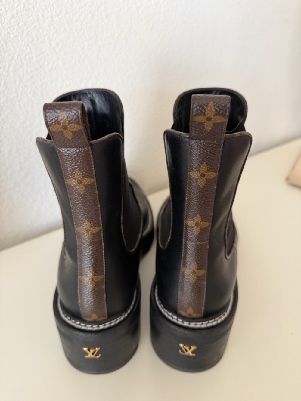 Louis Vuitton Black Beaubourg Chelsea Boots Size 41 - Picture 15 of 16